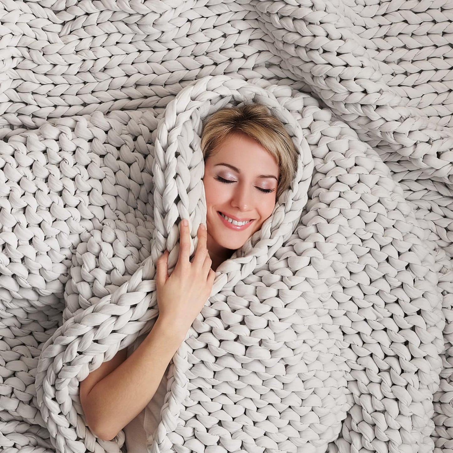 Chunky Knit Blanket Handwoven for Soft, Stylish Comfort